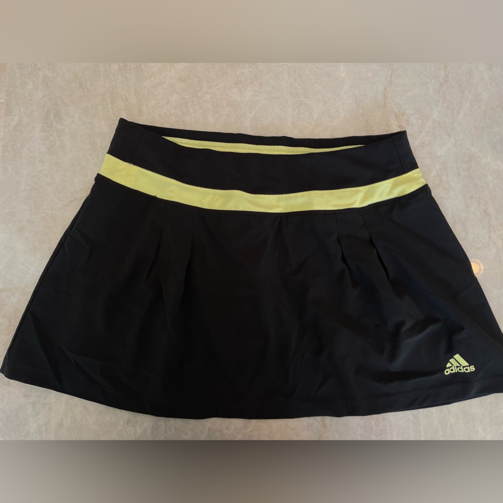 Adidas Women's Tennis Skirt in Black and Yellow